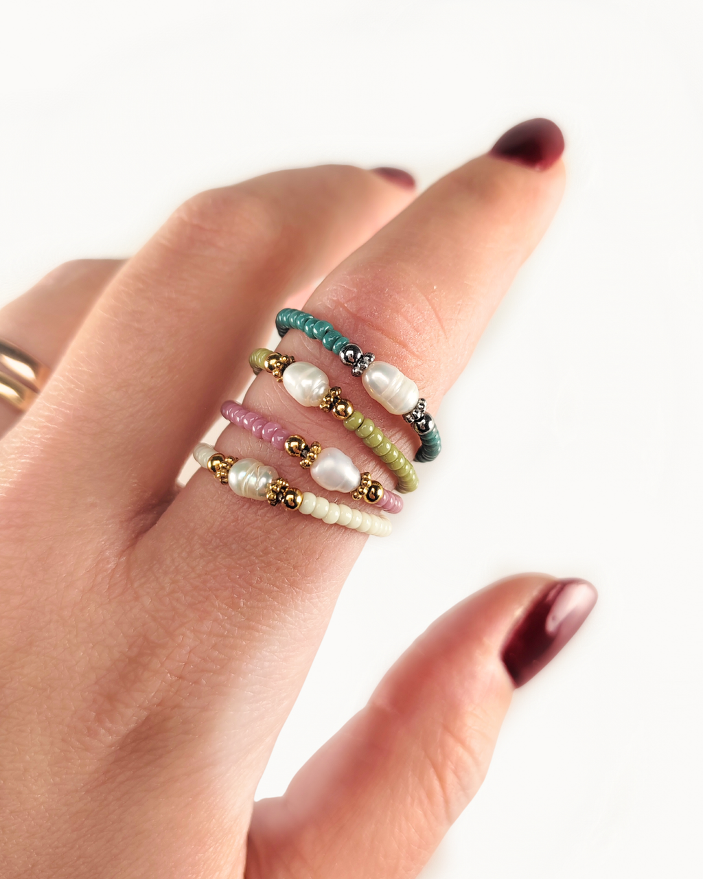 Anello di perline "Perla di fiume"